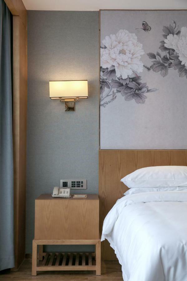 Venus Royal Hotel Foshan Kuiqi Road Metro Station Esterno foto